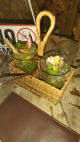 Naughty Nuri's Phuket - การบริการอาหารและที่พัก