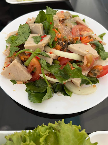 ร้านกินแข็งมั้ย - การบริการอาหารและที่พัก