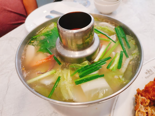 แหลมเจริญซีฟู้ด เซ็นทรัลนครปฐม - การบริการอาหารและที่พัก