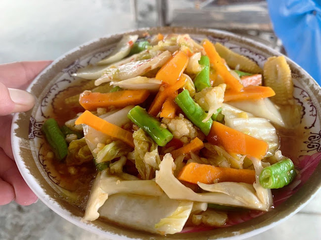 บาส อาหารตามสั่ง - การบริการอาหารและที่พัก