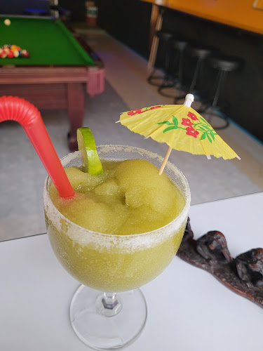 Mad Monkey Bar - การบริการอาหารและที่พัก