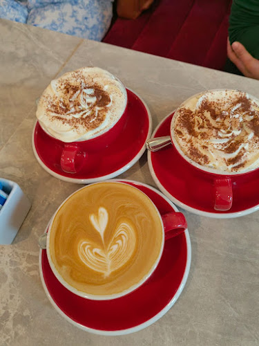 27 ถนน รัษฎา ตำบลตลาดใหญ่ อำเภอเมืองภูเก็ต ภูเก็ต 83000