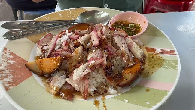 Opinii despre Hongyok Pork Red Rice - ข้าวหมูแดงหงษ์หยกนครปฐม(ริมคลอง) în อำเภอเมืองนครปฐม - การบริการอาหารและที่พัก