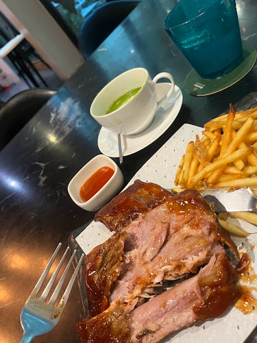 Billin Cafe&Bistro - การบริการอาหารและที่พัก