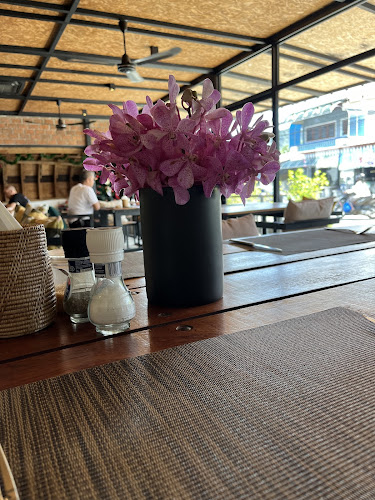 Uncle Toma's by Bakeology - การบริการอาหารและที่พัก