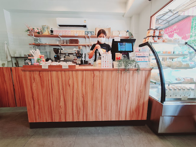 Mikka Cafe - Yamo Korat (มิกก้า คาเฟ่ ย่าโม โคราช) - การบริการอาหารและที่พัก