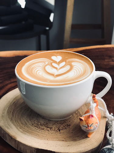 Opinii despre IU Slow Bar Coffee în อำเภอเมืองนครปฐม - การบริการอาหารและที่พัก