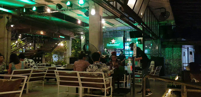 คาเฟ่ เดอ บีช พัทยา - การบริการอาหารและที่พัก