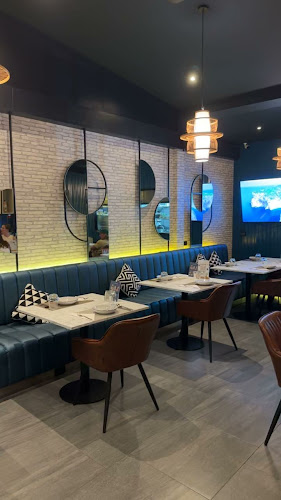 ลา พิคโคล่า คาเฟ่ แอนด์ เรสเตอรรอง - การบริการอาหารและที่พัก