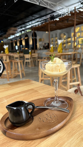 De Earn Cafe and Bar Phuket - อำเภอถลาง