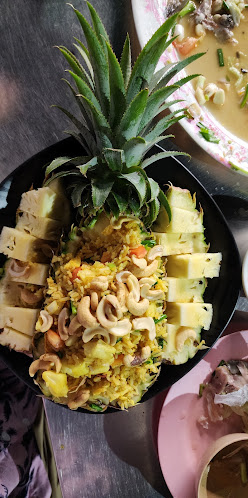 Opinii despre บ้านโรตี ทิชชู ป่าตอง (HALAL FOOD) în อำเภอกะทู้ - การบริการอาหารและที่พัก