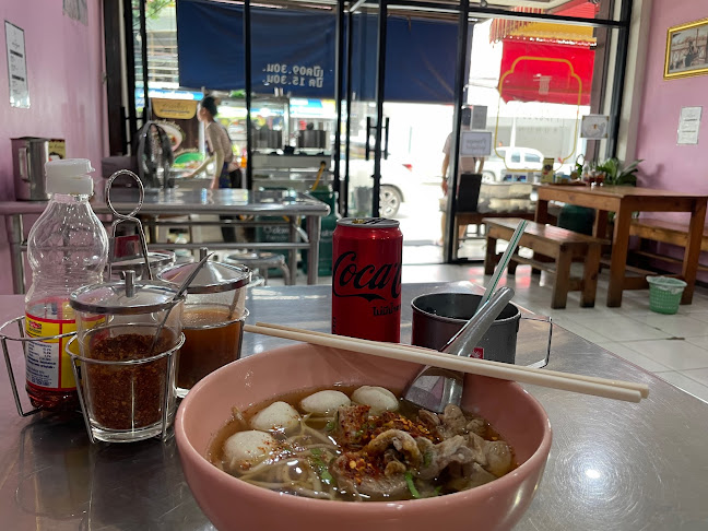 Konun Beef Noodle Shop - การบริการอาหารและที่พัก