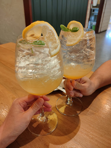 โอ้กะจู๋ สาขามาร์เก็ตวิลเลจ รังสิต - การบริการอาหารและที่พัก