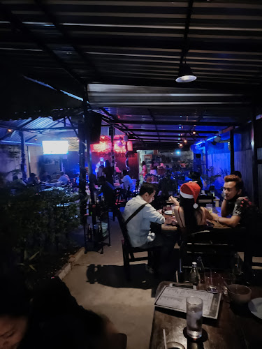 กระท่อมไพรวัลย์ - การบริการอาหารและที่พัก