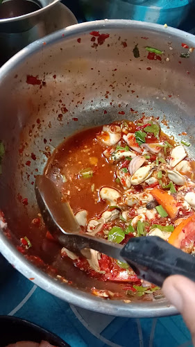 ยำรสเด็ดตลาดโต้รุ่งโสภณพัทยาใต้ - อำเภอบางละมุง