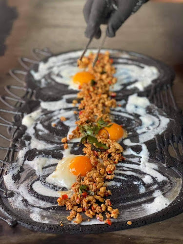 โตเกียวยักษ์ จันทบุรี - การบริการอาหารและที่พัก