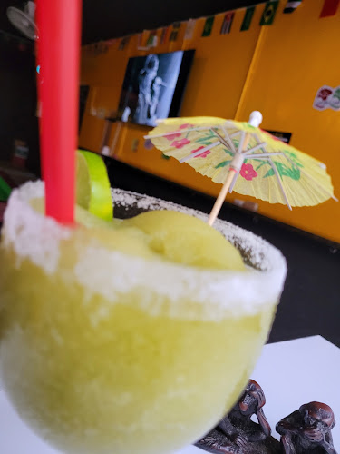 Opinii despre Mad Monkey Bar în อำเภอกะทู้ - การบริการอาหารและที่พัก