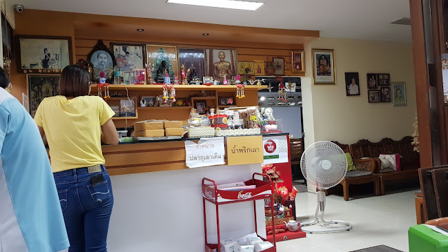 Comentarii opinii despre ร้านนัดพบยูงทอง 金孔雀餐厅