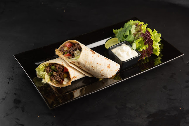 Opinii despre Vitaphorn Authentic Thai Restaurant​ & Steak House în อำเภอเมืองภูเก็ต - การบริการอาหารและที่พัก