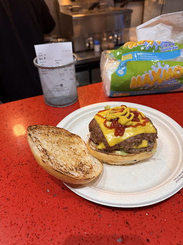 Opinii despre BUCKY BURGER N BUDS în อำเภอบางละมุง - การบริการอาหารและที่พัก