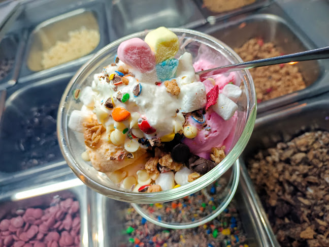 THAI SCREAM! DINER - Fusion Food, Ice Cream & Desserts 🇹🇭😝 - การบริการอาหารและที่พัก