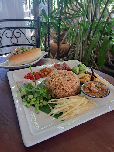 ร้านชมสวน ติ่มซำ อาหารเช้าพัทยา - การบริการอาหารและที่พัก