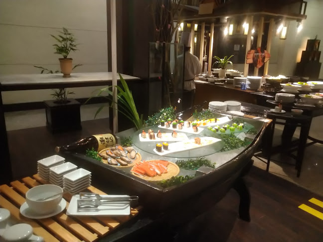 Khaled Restaurant, Halal Food - การบริการอาหารและที่พัก