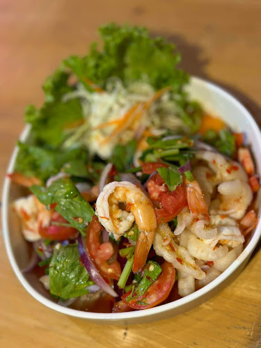 Friday คืนวันสุข พัทยา - การบริการอาหารและที่พัก