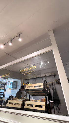 CHARLOTTE DOUGHNUTS Warehouse - การบริการอาหารและที่พัก