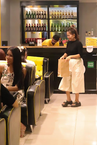 6, 4 ถนน สิริราชย์ ตำบลป่าตอง Phuket, ภูเก็ต 83150