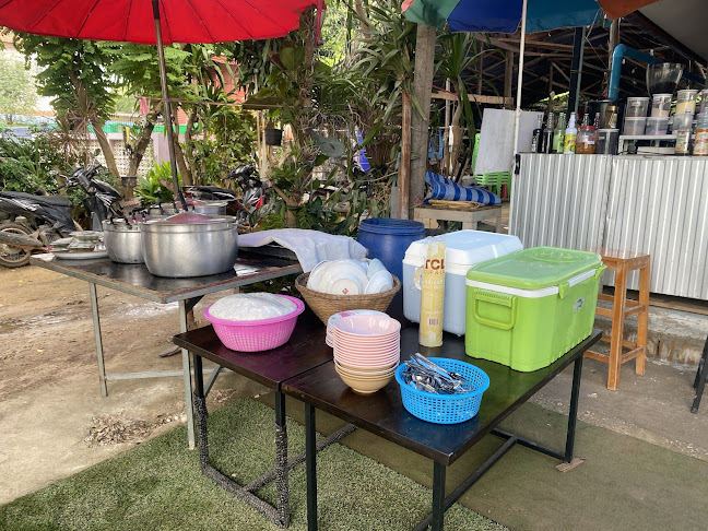 ยิ่งใหญ่กาแฟสด - การบริการอาหารและที่พัก