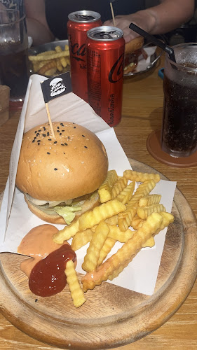 FIVE Loaves Burgers & Cafe’