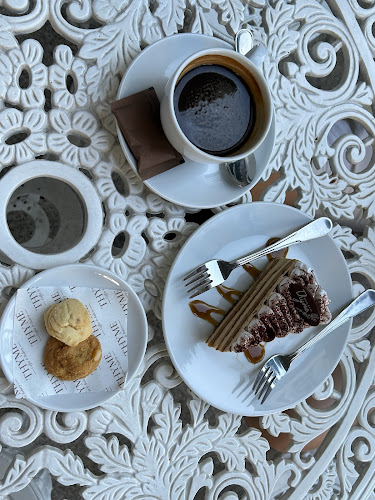 Thyme Bakery & Café Pattaya - การบริการอาหารและที่พัก