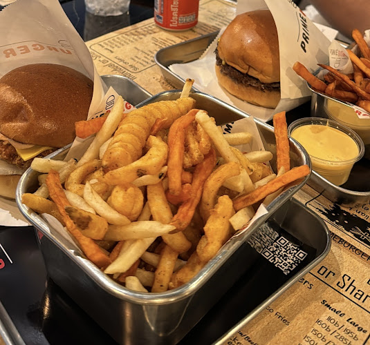 Opinii despre Prime Burger Central Patong în อำเภอกะทู้ - การบริการอาหารและที่พัก