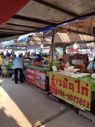 ตลาดโรงอวน - การบริการอาหารและที่พัก