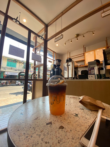 ญ่าคาเฟ่ • Coffee & Desserts • - การบริการอาหารและที่พัก