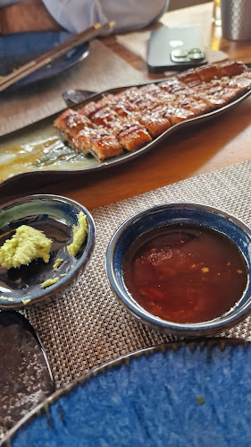 Uchi Gastrobar Japanese Food & Sushi Phuket - การบริการอาหารและที่พัก