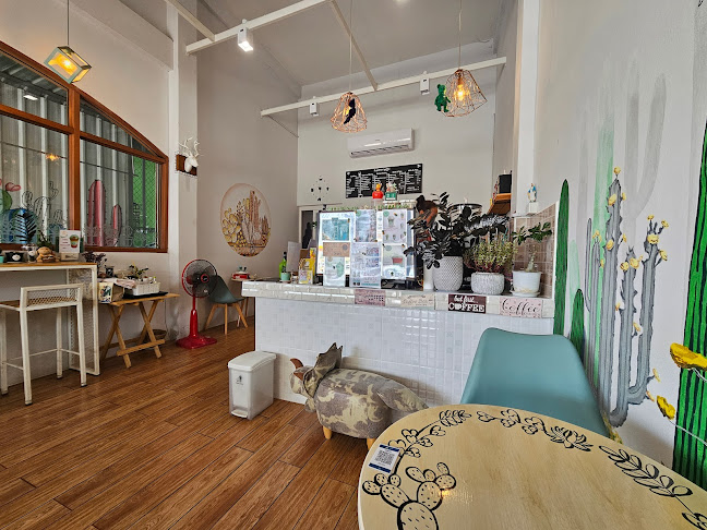 ทูเก็ตเตอร์ คอฟฟี่ - การบริการอาหารและที่พัก