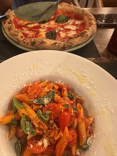 Tutto Bene - การบริการอาหารและที่พัก