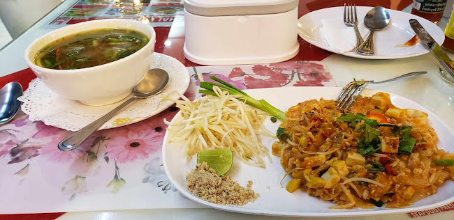 King Seafood Patong - การบริการอาหารและที่พัก