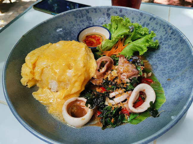 สามไบเถา คาเฟ่ แอนด์ บิสโตร - การบริการอาหารและที่พัก