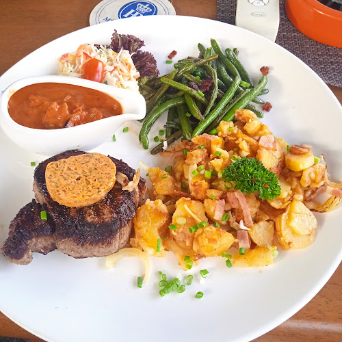 Torti's Biergarten - การบริการอาหารและที่พัก