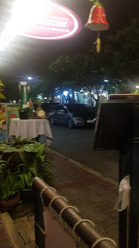 Karlsson Restaurant and Steakhouse - Karon, Phuket - การบริการอาหารและที่พัก