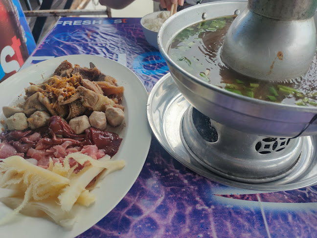 นายเก่งคลองสี่ ก๋วยเตี๋ยวเนื้อวัวรสเยี่ยม - การบริการอาหารและที่พัก