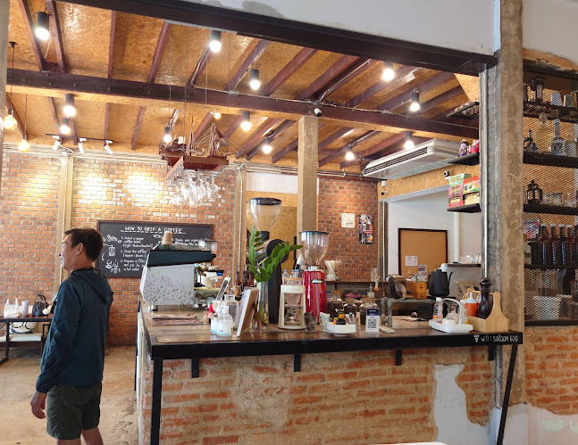 ซาลูน คอฟฟี่ แอนด์ บาร์ - อำเภอเมืองอุบลราชธานี