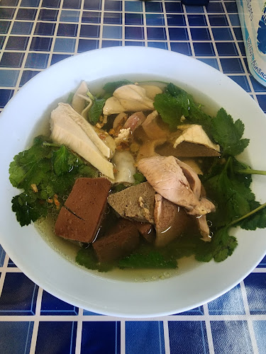 ศรีนวลต้มเลือดหมู - การบริการอาหารและที่พัก