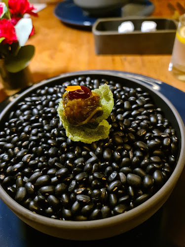 นิธาน NITAN PHUKET - การบริการอาหารและที่พัก