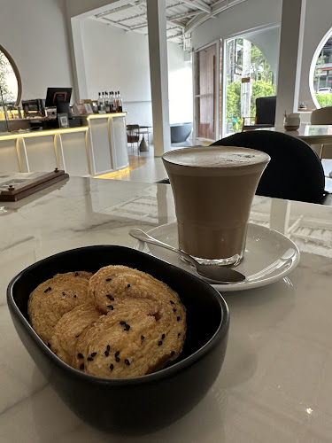 Café Delishh | Surin Beach