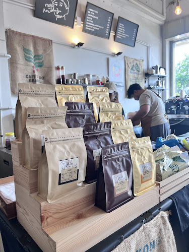 ฅนจร คอฟฟี่ สาขานครปฐม - การบริการอาหารและที่พัก