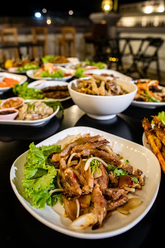 ตำจอก - การบริการอาหารและที่พัก